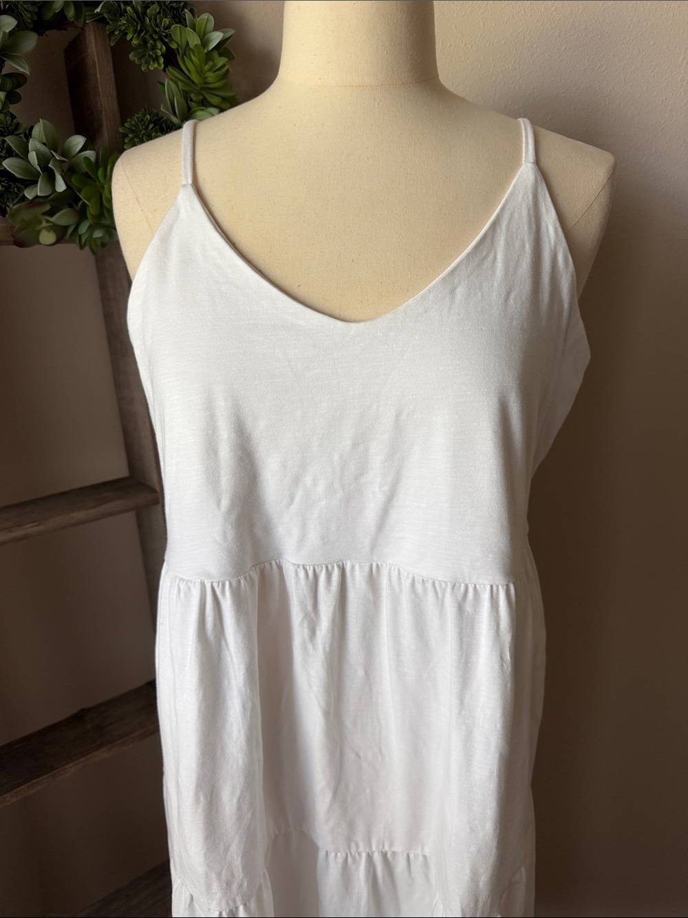 โจNWT Old Navy spaghetti strap tiered midi dress in white - Picture 4 of 8